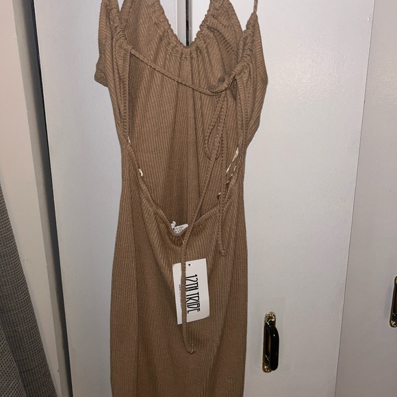 NWT 12th tribe Set in Stone Taupe Knit mini dress size L - Picture 3 of 4